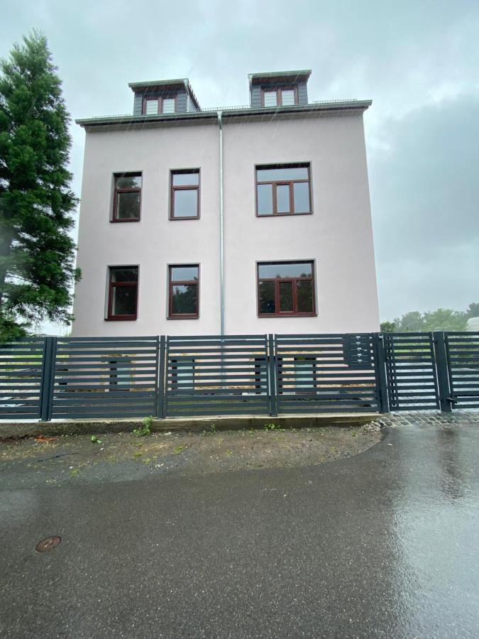 Schoene Drei Raumwohnung. Hell,Stilvoll, Gemuetlich. Borna Exterior foto